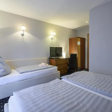 מלון Kastenauer Hof 3*