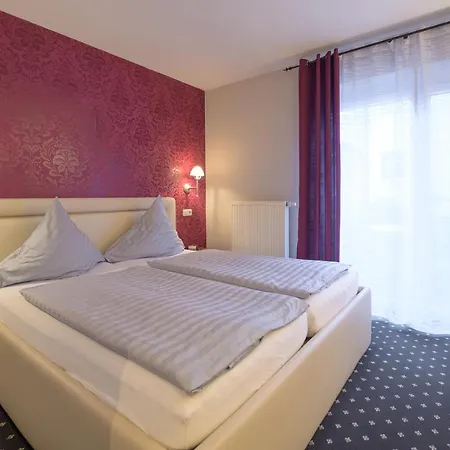 מלון Kastenauer Hof 3*